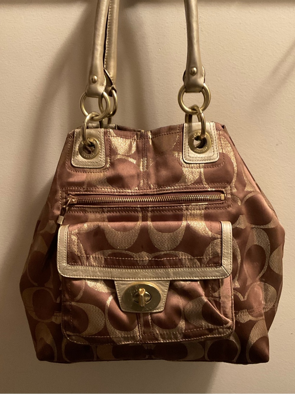 Coach Hampton Signature C